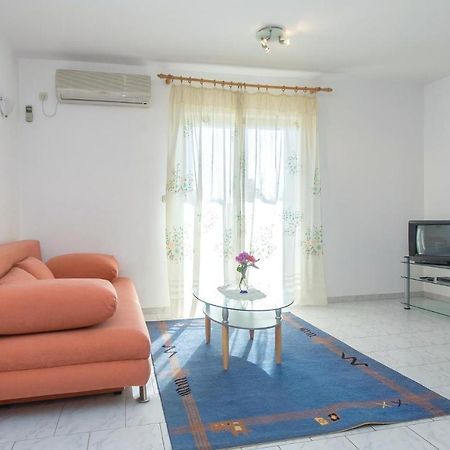 2 Bedroom Amazing Apartment In 苏佩塔尔 外观 照片